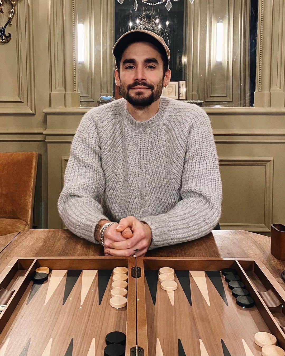 NICOLAS SIMOESのインスタグラム：「Wanna play a game? 🎲」