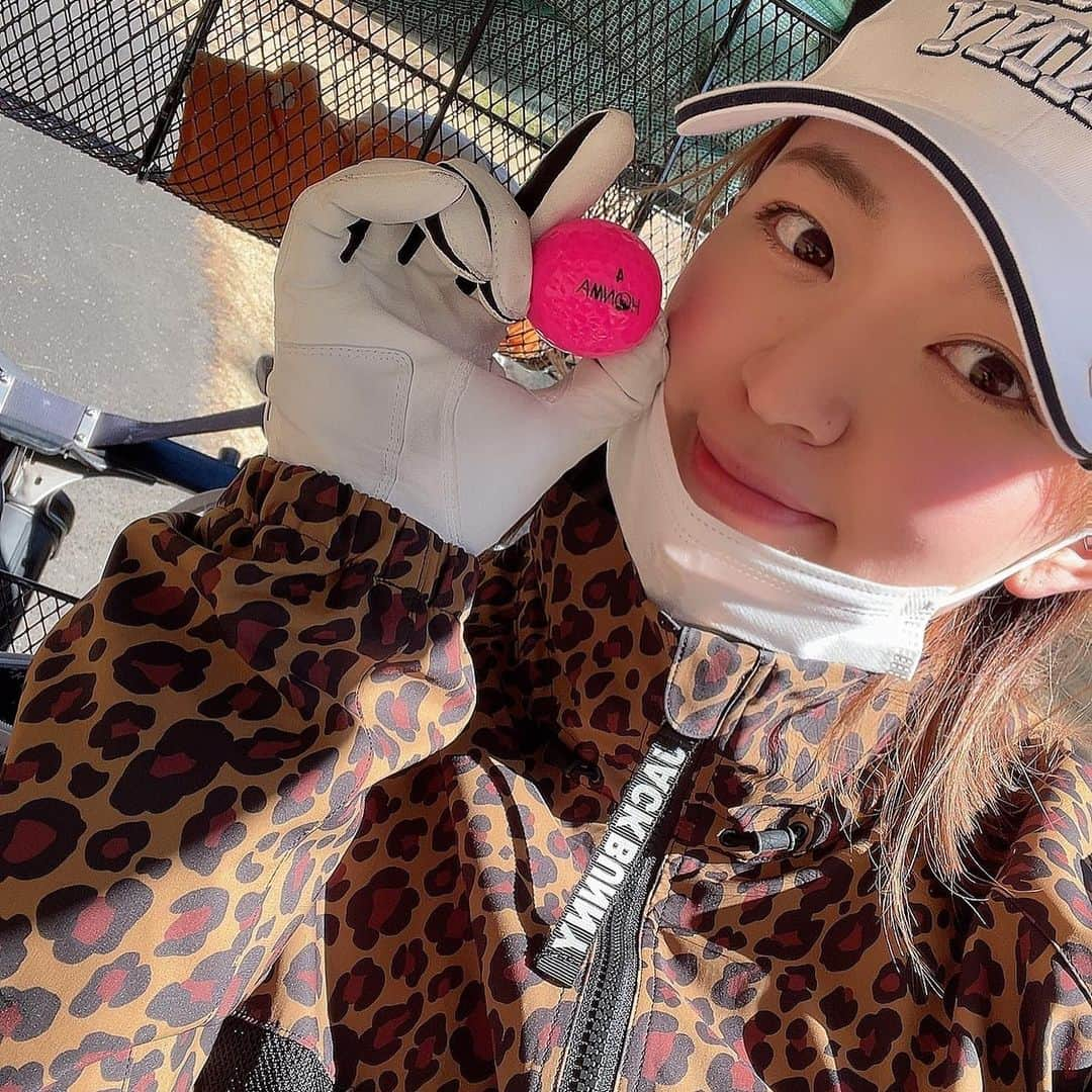 佐々木舞夕さんのインスタグラム写真 - (佐々木舞夕Instagram)「___⛳️🏌️‍♀️  別府の森ゴルフクラブ  🔴からで140！  前回より10打くらい減った💕  すーーんごく天気良くて景色も良くて 気持ちよかったー！  カウンター使ってみたら とっても楽だった😌  だんだん暖かくなってきたからゴルフ気持ちいい〜😊  朝早くからいいペースでラウンドできたからスループレーして、終わってからは大分名物のとり天定食をいただきました😋  #ゴルフ女子  #ゴルフ初心者 #スイング動画  #ゴルフウェア #ゴルフ #ゴルフクラブ #ゴルフ上手くなりたい #jackbunny #ゴルフ好きな人と繋がりたい  #ゴルフ練習  #golf #⛳️ #トレーニング #ダイエット #運動不足解消  #ベストスコア #ゴルフ仲間募集中  #関東ゴルフ #大分ゴルフ #別府の森ゴルフクラブ #大分県 #別府市 #由布市 #おんせん県 #♨️ #とり天」2月9日 19時13分 - truffe_m_123