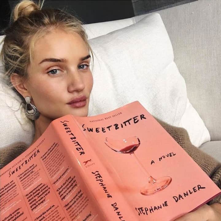 Vogue Australiaさんのインスタグラム写真 - (Vogue AustraliaInstagram)「Anyone who's ever been caught in the trap of a reading slump knows the perfect failsafe cure is a great new #book. Instead of easing into an old favourite or trying to tackle the Russian literary greats, a can't-put-down page-turner is your best bet to kickstart things. If you're on the lookout for one such read, tap the link in bio for Vogue's picks of 22 books that we guarantee you'll finish in one sitting. ⁣ ⁣ 📷 @rosiehw」2月9日 19時15分 - vogueaustralia