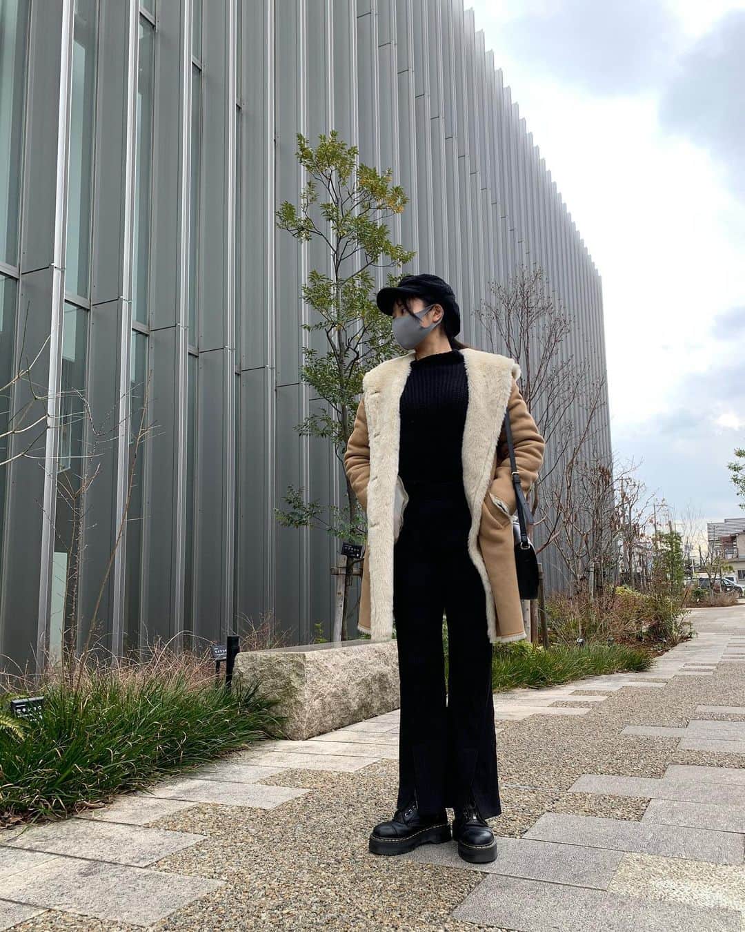 宮丸くるみのインスタグラム：「#くるみんコーデ   #tops ▷▶︎▷#earthmusicandecology  #pants ▷▶︎▷#sly  #shoes ▷▶︎▷#drmartens  #bag ▷▶︎▷#gu  #casquette ▷▶︎▷#rasvoa  #outer ▷▶︎▷#？？？  ・ ・ ・  #リリバリ #lilyofthevalley #アイドル #idol #jk #18歳 #高校生 #私服 #全身コーデ #全身 #今日のコーデ #コーディネート #コーデ #シンプルコーデ」