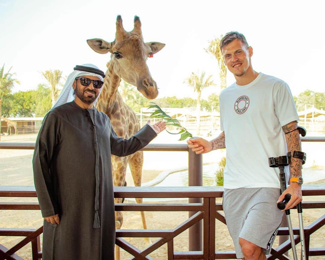 マルティン・シュクルテルのインスタグラム：「Thank you for having us at your farm @sb_belhasa @fame.park」