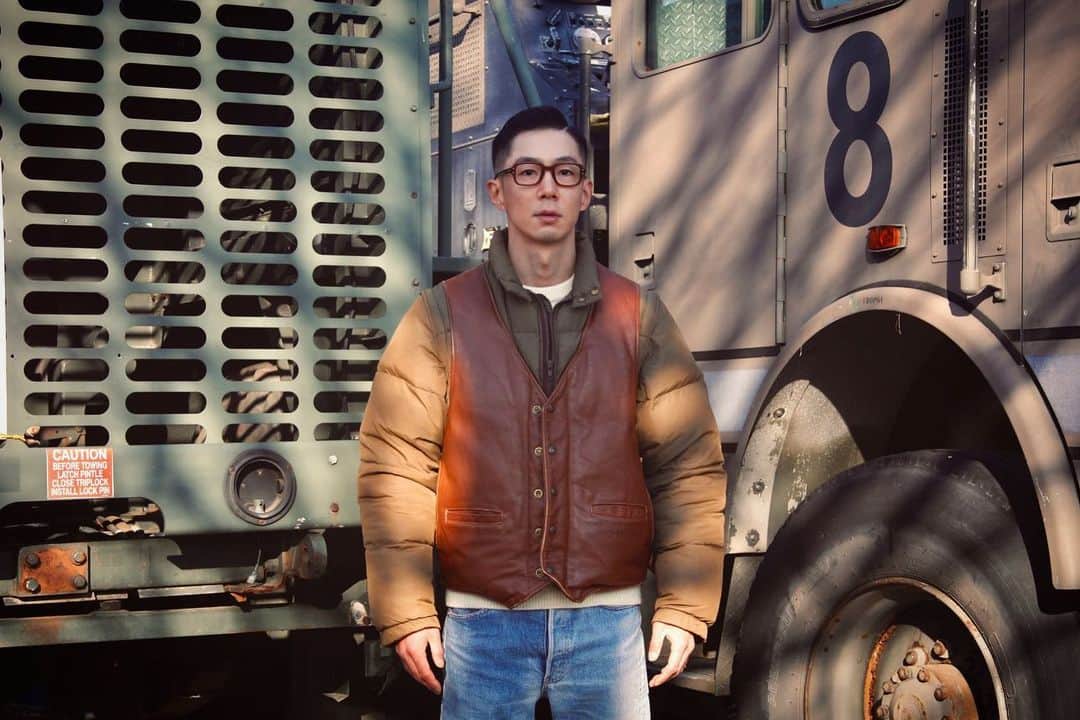 ダリ のインスタグラム：「YESSIR! 💈💇‍♂️ @barber_crew_ 🧥70’s Schott N.Y.C. 👖90’s Levi’s Jeans 501」