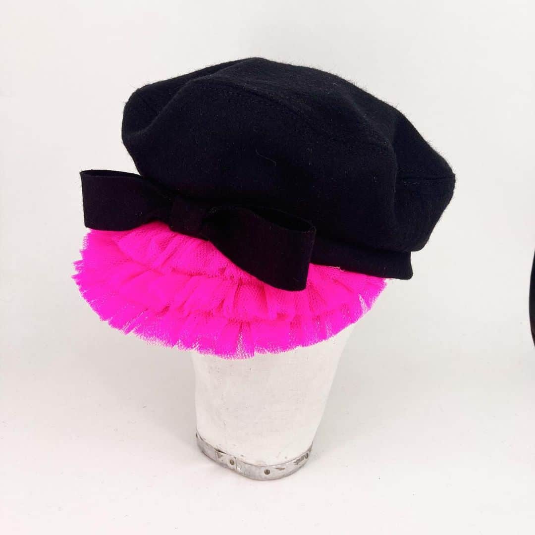 バーンストックスピアーズのインスタグラム：「AUTUMN WINTER 21.  This is a favourite of ours. A wool cap with frilly peak.  All our hats are created and crafted in our East London Studio.  To request a look-book please contact showroom@the-alphabet.co.uk  @the_alphabet_london」