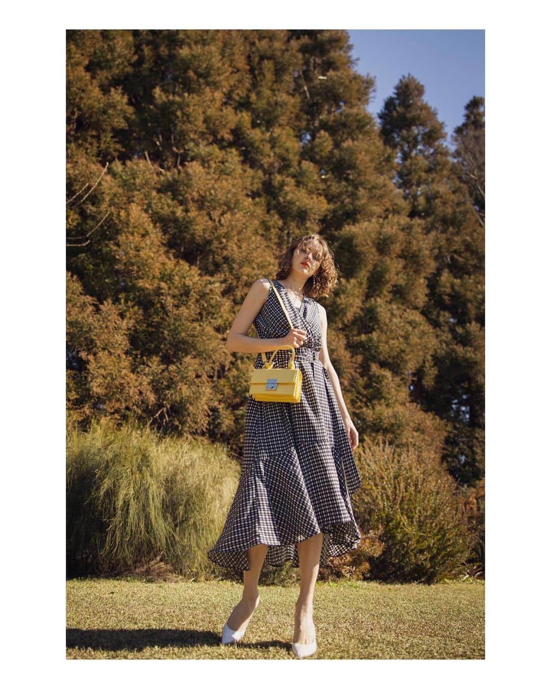 デュラスアンビエントのインスタグラム：「AMBIENT SPRING 2021 COLLECTION 人気モデルのアップデートデザイン。 柄はギンガムチェックとフラワー、 更にオケージョン向けにも最適な無地ベージュ、ブラックも展開。 ▫️ 𝗠𝗲𝗿𝗺𝗮𝗶𝗱 𝗳𝗿𝗼𝗻𝘁 𝘁𝗶𝗲 𝗼𝗻𝗲𝗽𝗶𝗲𝗰𝗲 【2月17日(水)発売予定】 〈Check,Flower,Beige,Black〉 ＿＿＿＿＿＿＿＿＿＿＿＿＿＿＿＿＿＿＿＿ www.ambient-online.com @ambientofficial #アンビエント#ambient_official #springcollection #spring2021」