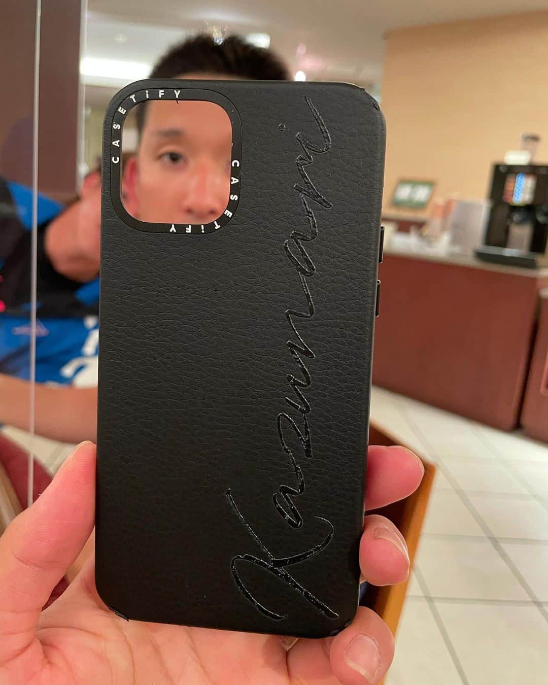 石井一成のインスタグラム：「CASETiFY！！ お気に入り☺️ 誰かのぞいてる。  #casetify  #杉谷拳士  #吉田輝星」