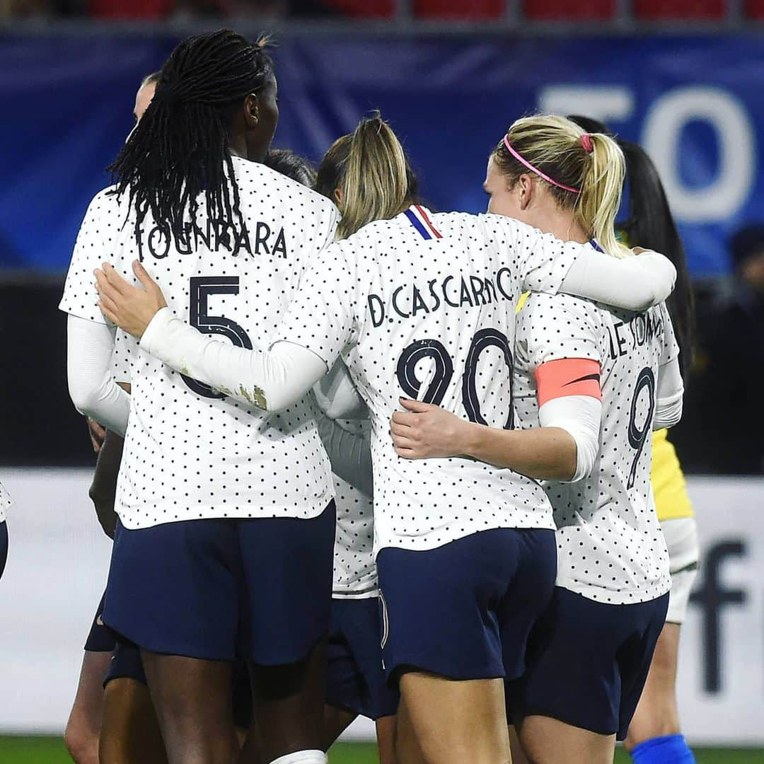 サッカー フランス代表チームさんのインスタグラム写真 - (サッカー フランス代表チームInstagram)「La liste des joueuses retenues par Corinne Diacre pour la deuxième édition du #TournoiDeFrance, qui débute le 17/02, vient d'être annoncée 💪🇫🇷 #FiersdetreBleues Lien en bio pour la découvrir !」2月9日 19時45分 - equipedefrance