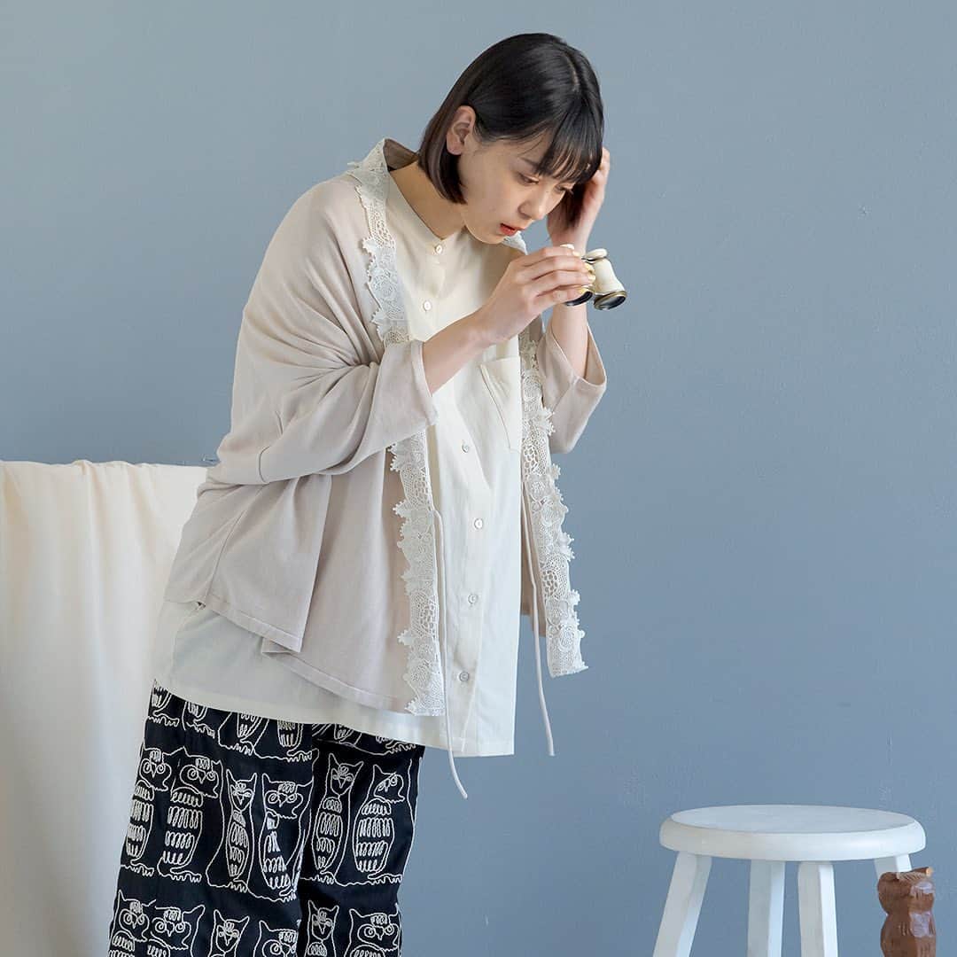 marbleSUD(マーブルシュッド) のインスタグラム：「春の新作にもアニマルレースは健在！ サッとストール感覚で羽織れるボレロは花冷えの季節にも重宝しそうです。  そして、本日発売のTシャツの袖にもアニマルレースが！コーラルやイエローなど、春カラーを含めた全4色展開！こちらもどうぞお見逃しなく。」