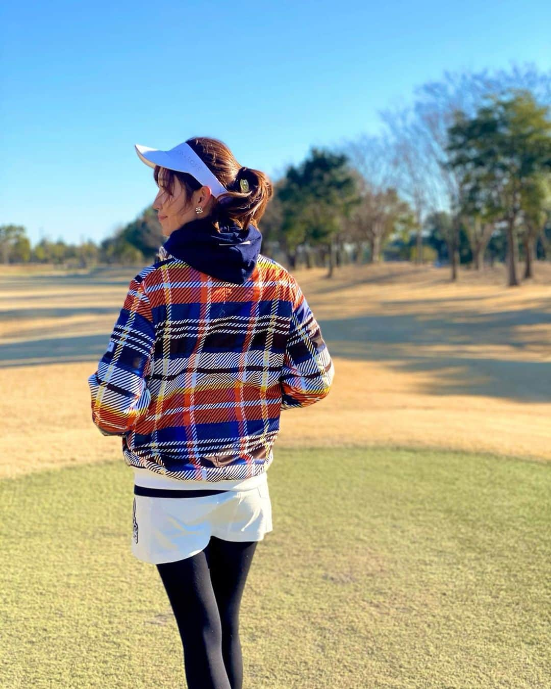 美波千夏さんのインスタグラム写真 - (美波千夏Instagram)「. 今日はリンゴルの撮影でした🍎⛳️ 風が強くて寒かったけど楽しい撮影でした♪ 公開されたらお知らせするので ぜひぜひ！見てくださいまし〜❤️ @ringolfinsta   ウェアトップス2つともこうちゃんの借りました！笑 ジャックバニー可愛い🧡 メンズをオーバーサイズで着るの好き🥺✨ このアウター暖かかった〜♨️ @jackbunny_official」2月9日 19時47分 - chinatsu_minami