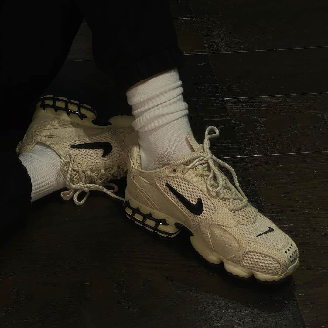 バー・ラファエリのインスタグラム：「👟」