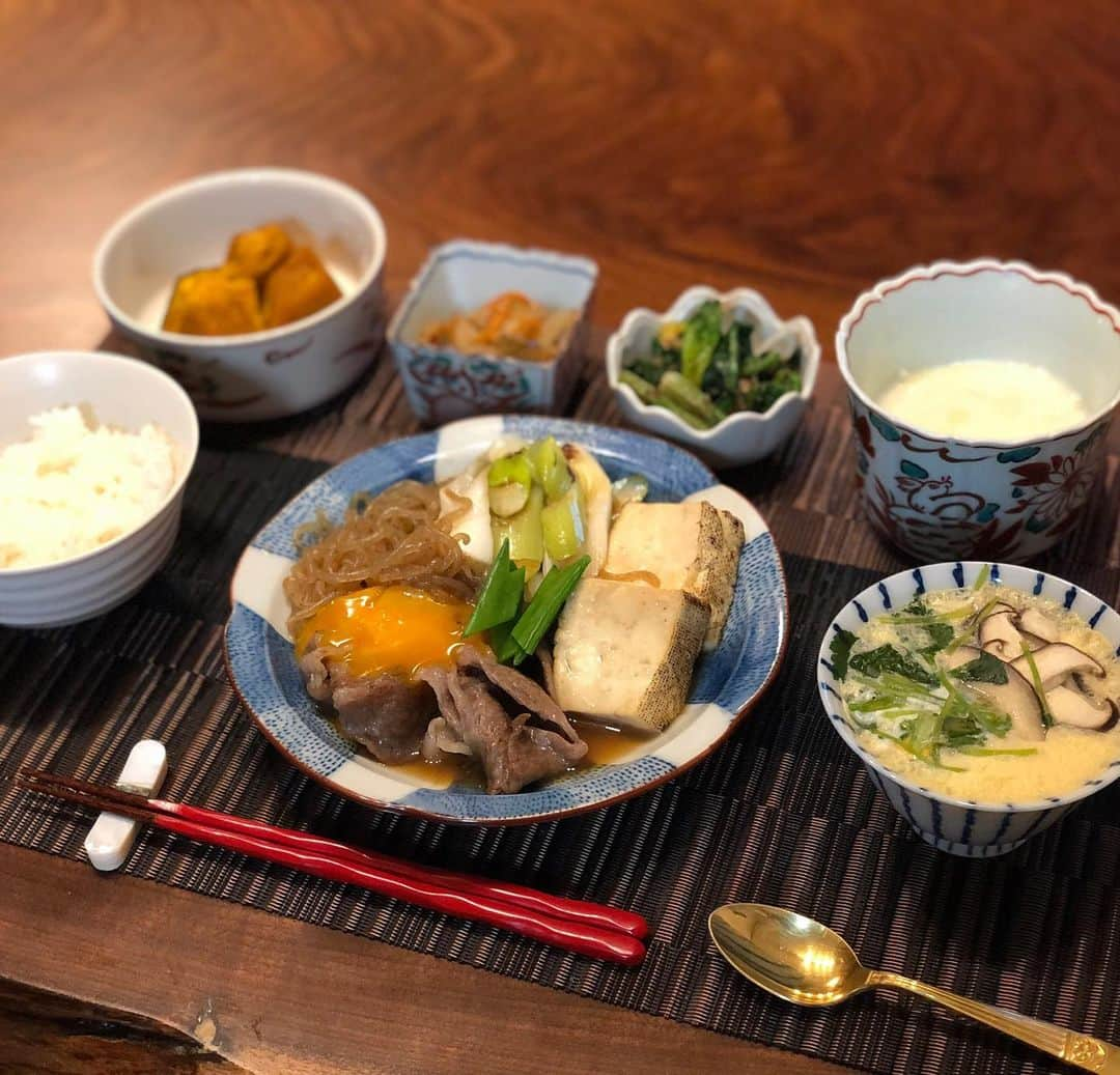 月央和沙さんのインスタグラム写真 - (月央和沙Instagram)「うちの晩ごはん🍚 . #肉豆腐 卵が潰れちゃった😭💦 #かぼちゃの煮物 #ほうれん草 #とろろ #れんこんのきんぴら #茶碗蒸し」2月9日 19時52分 - kazusa_tsukio