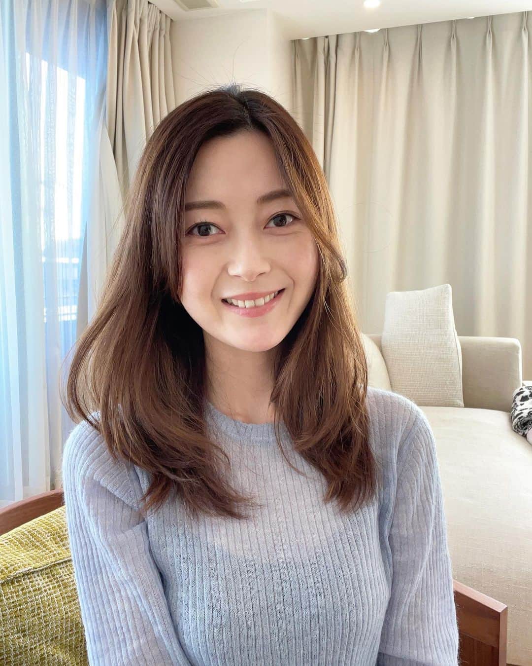 山下莉奈さんのインスタグラム写真 - (山下莉奈Instagram)「この仕上がりでノーアプリノンフィルターだなんて🤭☁️🕊  すごく綺麗✨ iPhone12pro📱👍 遅ればせながらやっとチェンジ♡  マツエクも取ってしまったし アプリも使わず 顔面詐欺やめられそう♡笑」2月9日 20時02分 - rinayamashita
