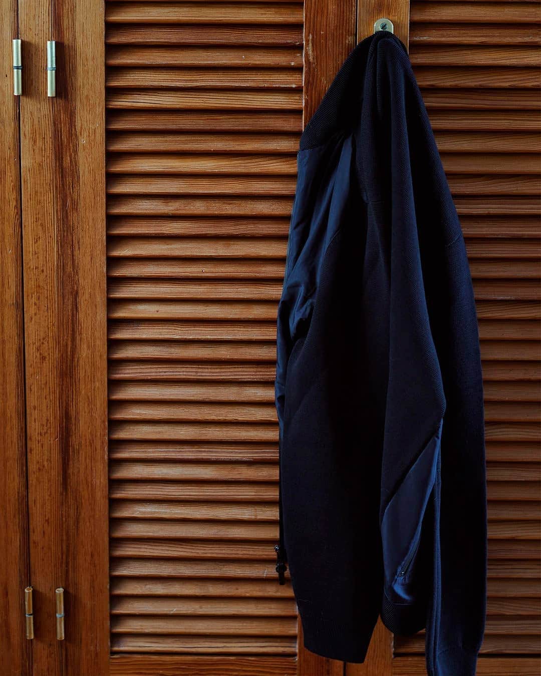 ハケットのインスタグラム：「Hanging from @javierdemiguel_ ’s wardrobe is our new navy bomber jacket. A technical hybrid featuring a nylon front with a Milano stitch knit across its back and sleeves. The perfect layer that works for formal and casual occasions alike. #STAYHackett」