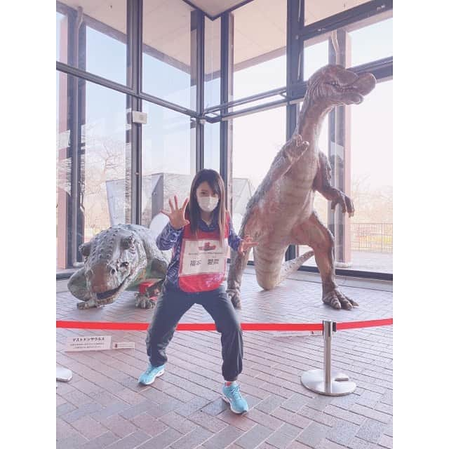 福本愛菜さんのインスタグラム写真 - (福本愛菜Instagram)「がおー🦕🦖 . . #大阪 #万博記念公園 #恐竜 #走る前に #しっかり #撮影」2月9日 19時57分 - aina_fukumoto