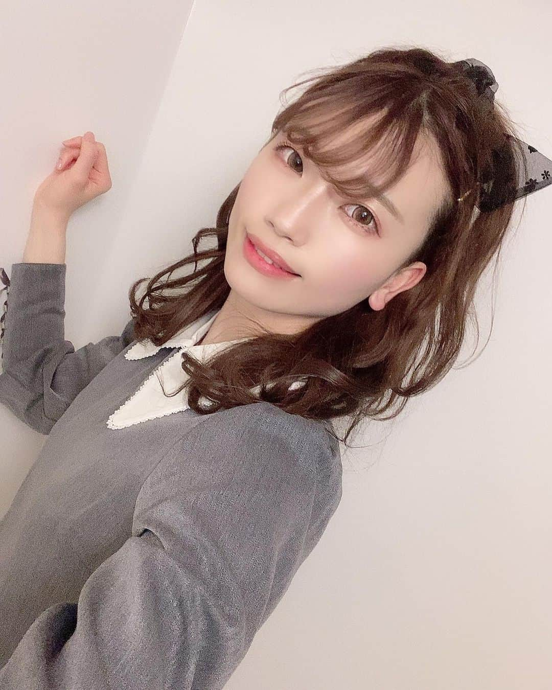 石原美沙紀さんのインスタグラム写真 - (石原美沙紀Instagram)「お気に入りのワンピース👗🥰ティティーアンドコー🫖だよ(﹡ˆᴗˆ﹡)✨とてもワンピースの線が細いからスタイルよく見える！！！#tittyandco #instagood #instalike #instafashion #japanesegirl #cute #自撮り #自撮り女子  #ガーリー  #アイドル #地下アイドル #今日のコーデ #ファッション #selfie #followｍe #likeforlikes  #ピンクヘアー #ピンクブラウン #ヘアアレンジ #ヘアスタイル #サロンモデル #salon #salonmodel」2月9日 19時59分 - misaki_ishihara99