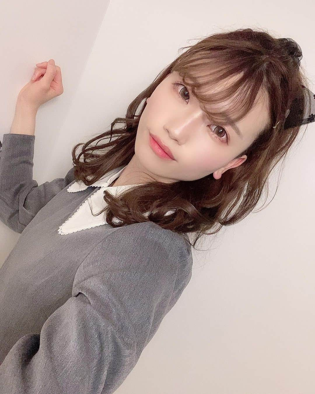 石原美沙紀さんのインスタグラム写真 - (石原美沙紀Instagram)「お気に入りのワンピース👗🥰ティティーアンドコー🫖だよ(﹡ˆᴗˆ﹡)✨とてもワンピースの線が細いからスタイルよく見える！！！#tittyandco #instagood #instalike #instafashion #japanesegirl #cute #自撮り #自撮り女子  #ガーリー  #アイドル #地下アイドル #今日のコーデ #ファッション #selfie #followｍe #likeforlikes  #ピンクヘアー #ピンクブラウン #ヘアアレンジ #ヘアスタイル #サロンモデル #salon #salonmodel」2月9日 19時59分 - misaki_ishihara99