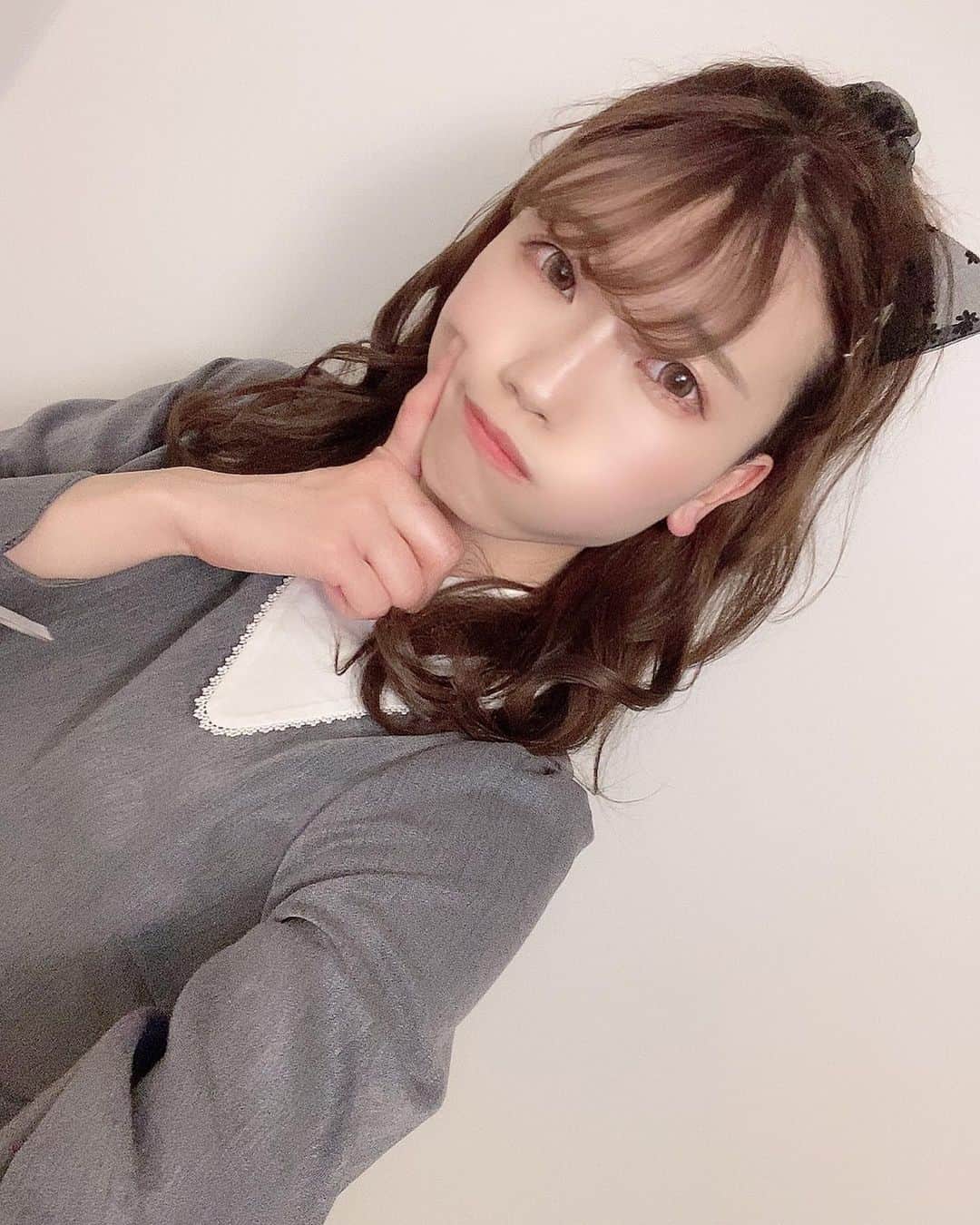 石原美沙紀のインスタグラム：「お気に入りのワンピース👗🥰ティティーアンドコー🫖だよ(﹡ˆᴗˆ﹡)✨とてもワンピースの線が細いからスタイルよく見える！！！#tittyandco #instagood #instalike #instafashion #japanesegirl #cute #自撮り #自撮り女子  #ガーリー  #アイドル #地下アイドル #今日のコーデ #ファッション #selfie #followｍe #likeforlikes  #ピンクヘアー #ピンクブラウン #ヘアアレンジ #ヘアスタイル #サロンモデル #salon #salonmodel」