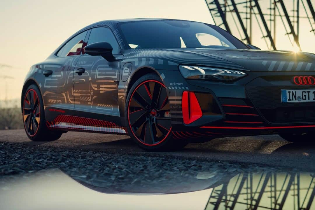 アウディ ジャパンさんのインスタグラム写真 - (アウディ ジャパンInstagram)「アウディの新世代EVスポーツカー Audi e-tron GT。 本日、ワールドプレミア。  #Audi #etronGT #FutureIsAnAttitude」2月9日 20時00分 - audijapan