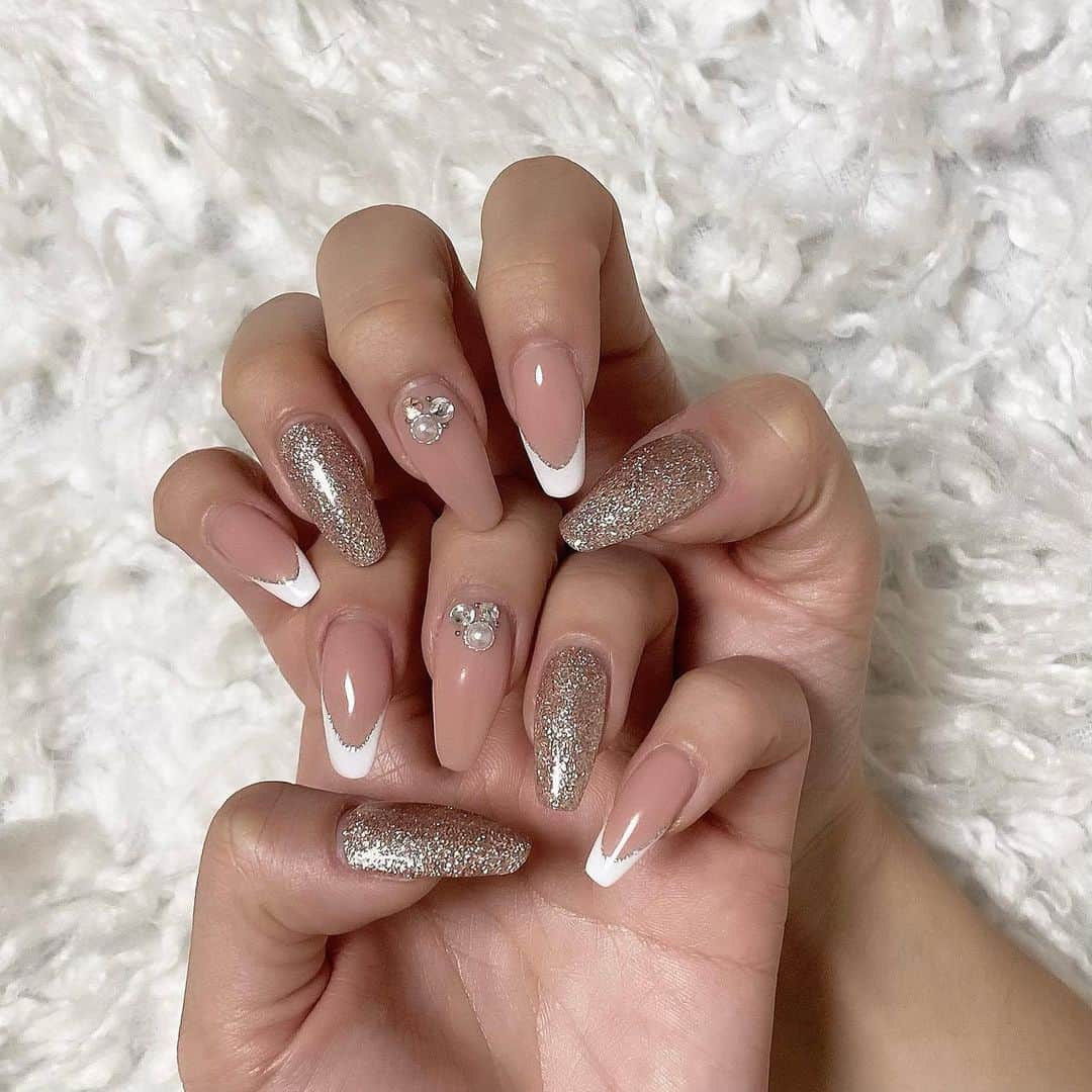 木田絵里香のインスタグラム：「. おにゅう🐮 . #newnail#nail#new#ネイル#ニューネイル#ネイルデザイン#グリッターネイル#フレンチネイル#ピンクネイル#フレンチ#ラメ#ラメネイル#パールネイル#フレンチネイルデザイン#💅🏼」