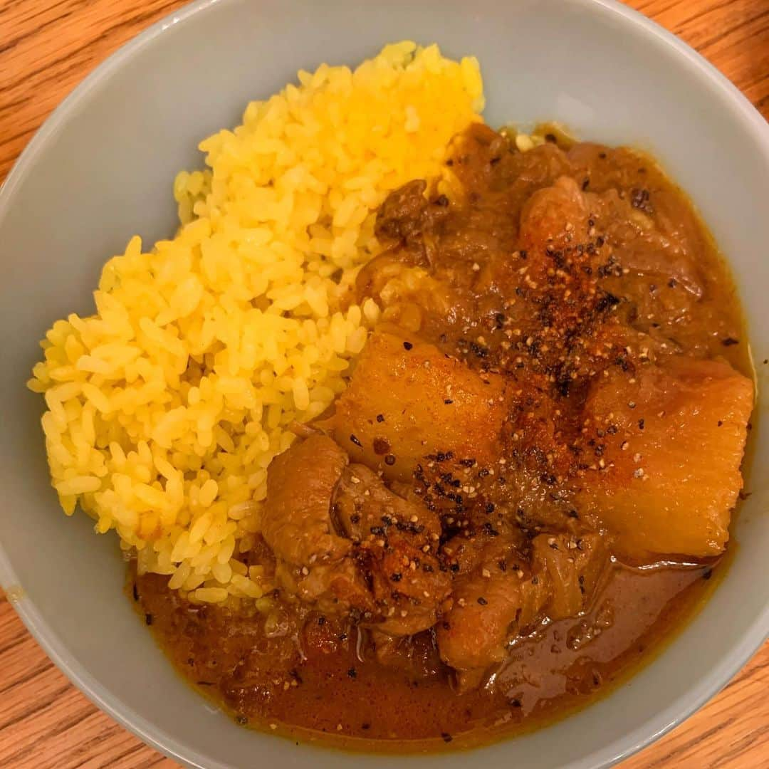 黒沢薫さんのインスタグラム写真 - (黒沢薫Instagram)「#dinner #curry #焼き芋チキンカレー #やっぱりうまい #chicken #sweetpotato #yummy #spicy #happy #スパイストラベラー　#用のレシピ #instafood #instacook #lovelife #ハードコアカレーシンガー #Hardcorecurrysinger」2月9日 20時11分 - kaorukurosawa_lovelife