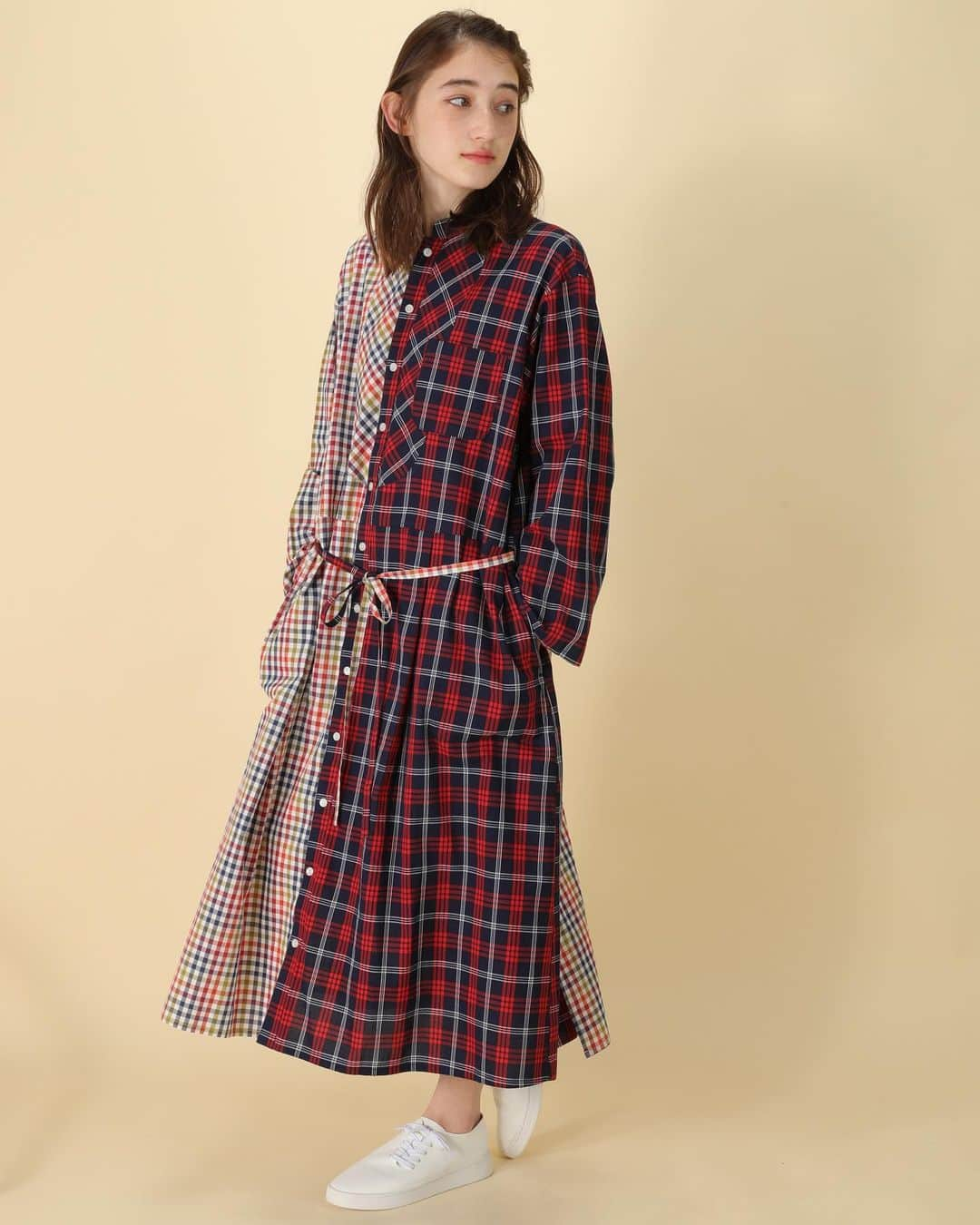 ネ・ネットのインスタグラム：「FINAL FAREWELL CAMPAIGN @hmrjp   ネ・ネットスペシャル新作アイテム﻿ Pickable Check Shirt②﻿ ￥23,000+tax﻿ ﻿ 2月10日(水)10:00より、公式通販サイトHUMORにて発売致します。  “えらべるシャツ、ピッカボー”シリーズに春らしい軽やかな印象のチェックが登場！ 異なる左右の身頃を組み合わせるpickable（ピッカボー）シリーズに、これからの季節にうれしい春らしいチェックが登場しました。前から見るとシャツワンピースのようで、後ろから見るとラップワンピースのように見え、前後の印象が異なるデザインが特徴。  ぜひこの機会をお見逃しなく！  #ネネット #nenet #新作 #newitem #pickable #ピッカボー #fashion #tokyo」