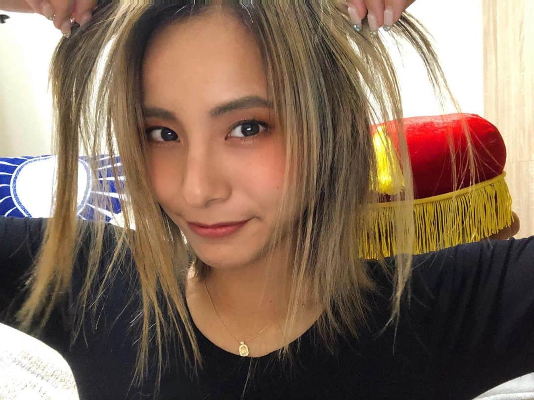 佐野千晃のインスタグラム：「久しぶりのハイトーン🤤﻿ ﻿ 嬉しい！﻿ ﻿ 可愛い！﻿ ﻿ めっちゃ良い！﻿ ﻿ 髪の毛ちょいちょい切れちゃったけど、、、、、良い！！！！←﻿ ﻿ #natural #healthy #good #gilrs #gilr #cool #cute #ooted #selfie #self #face #スポーツ女子 #スポーツ #ハワイ #笑顔 #ひまわり#ヘアカラー #ハイトーン #トルネード高沼」