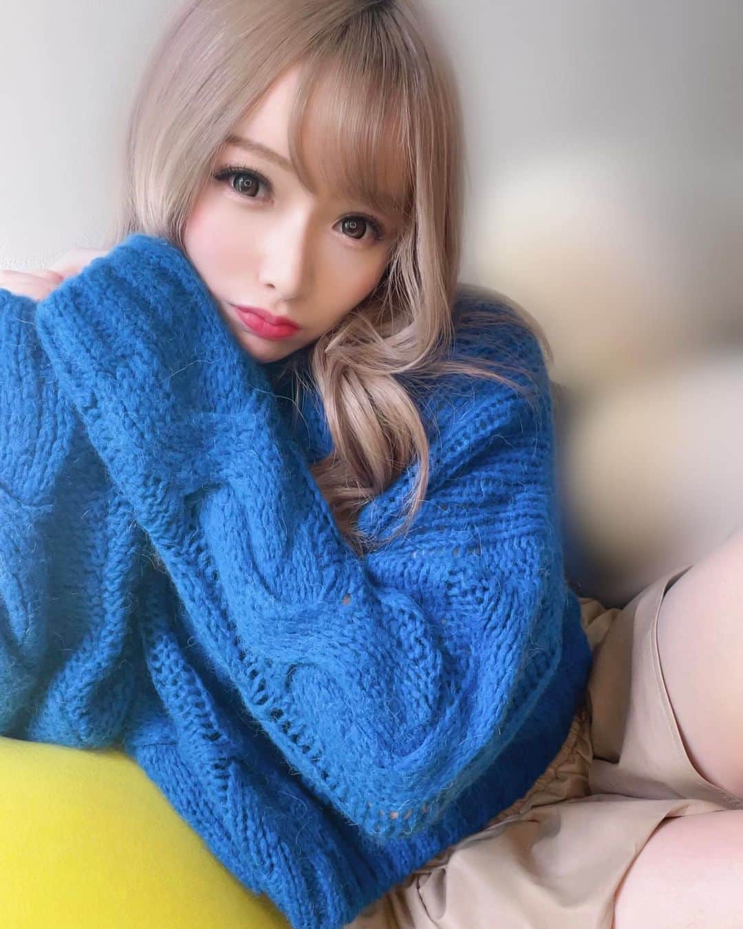 のインスタグラム：「* * * * * 洋服はハマっているmaybins☻ * * * * #歌舞伎町 #六本木 #キャバクラ #キャバ嬢 #maybins #韓国ファッション #ミニスカート #太もも #絶対領域 #koreanfashion #japanesegirl #kawaii」