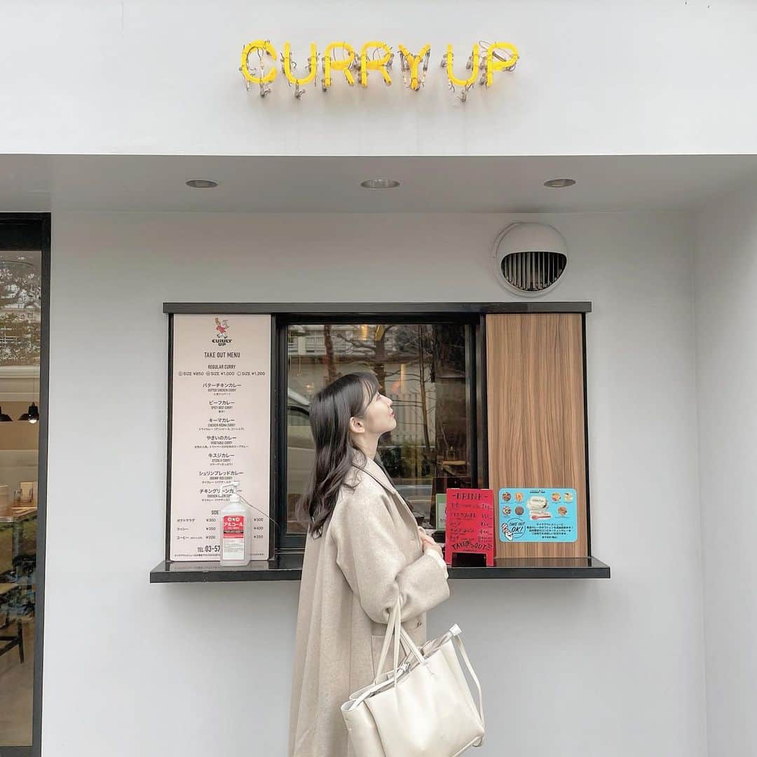 綾乃あゆみのインスタグラム：「📍curry up｜千駄ヶ谷  おしゃれで美味しいカレー屋さんでテイクアウト🥡🍛🇮🇳  本格的なバターチキンカレーをいただきました✌️ おいしかった◎  #curryup」
