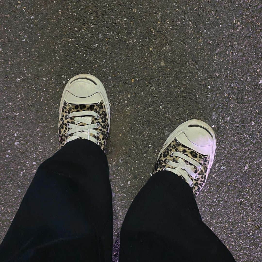 相羽瑠奈さんのインスタグラム写真 - (相羽瑠奈Instagram)「🐈‍⬛  UNIQLOのカーブパンツ良さそう！ 形いいし楽ちんで履きやすい 〰️〰️  ニットもコートもバッグもリサイクルショップで 見つけた古着なので今日の前身はかなりプチプラ👛」2月9日 20時26分 - rone.runa