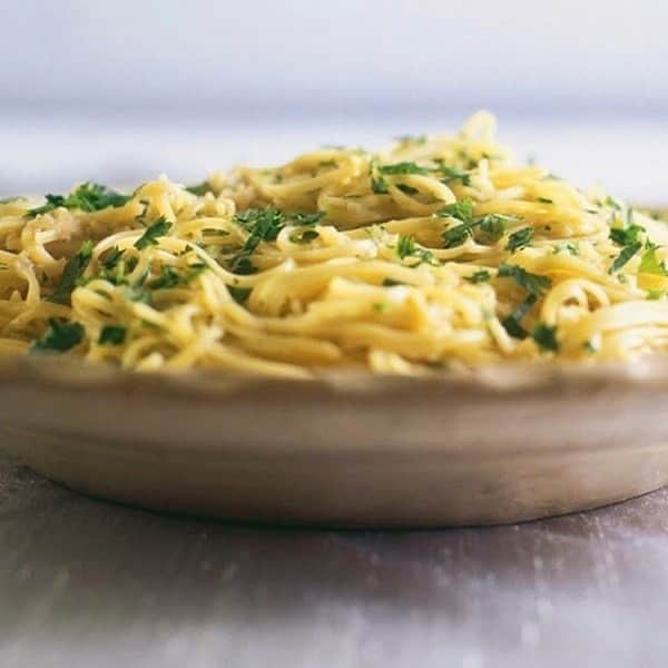 ナイジェラ・ローソンさんのインスタグラム写真 - (ナイジェラ・ローソンInstagram)「#RecipeOfTheDay is Pasta with Onions and Anchovies, and even those who profess anchovy-antagonism find that they love this! The anchovies just melt to create a deep savouriness, the perfect contrast to the sweetness of the onions. .  And to get the recipe, either go to nigella.com or click on link in bio. What I mean by this, is that you tap on my name, which will take you to a page that has a link on it that says www.nigella.com/instagram. When you click on this link, it will take you to a page of photographs: click on the photograph you want the recipe of and you will be taken to it!  . Photograph by Lis Parsons #howtoeat」2月9日 20時37分 - nigellalawson