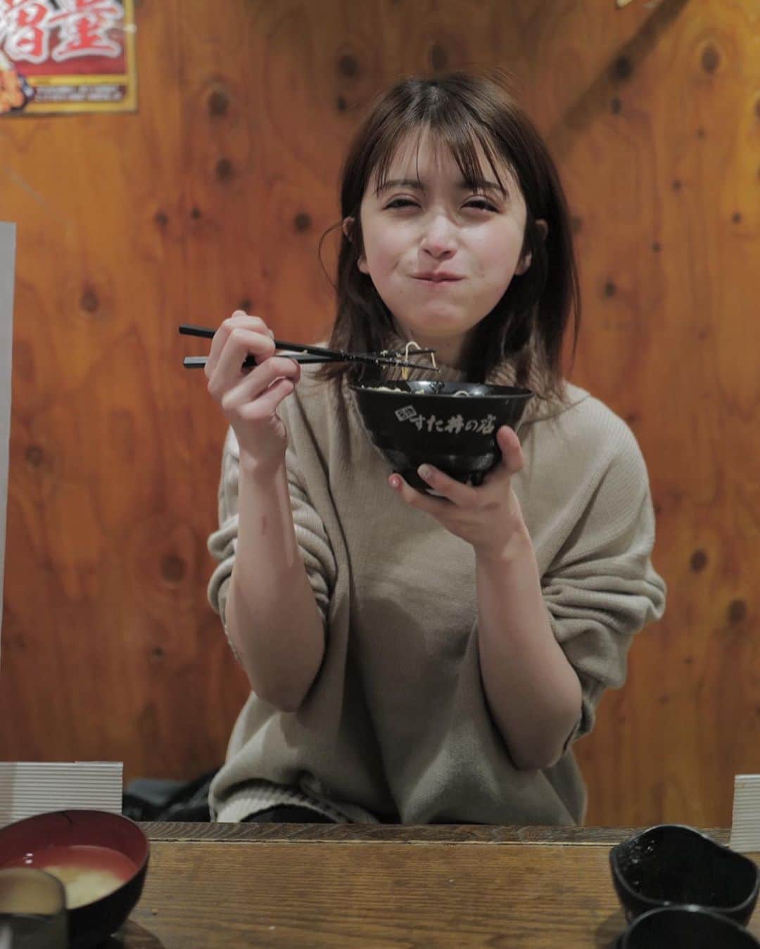 佐倉みきさんのインスタグラム写真 - (佐倉みきInstagram)「人生初のすた丼🐖 たまに食べる丼ものの幸せはすごい…  #すた丼 #豚丼 #ブヒブヒ」2月9日 20時32分 - sakura_miki96