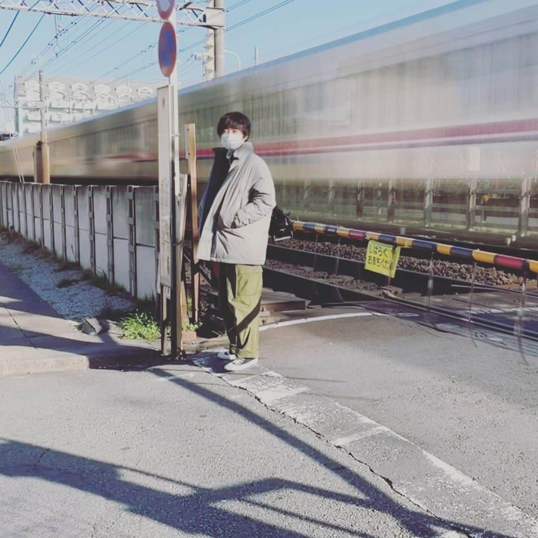 堀内将人さんのインスタグラム写真 - (堀内将人Instagram)「よるとひる #踏切 #おしゃれ #電車 #iPhoneの機能に頼る #さんだる」2月9日 20時35分 - m7s1t_horiuchi