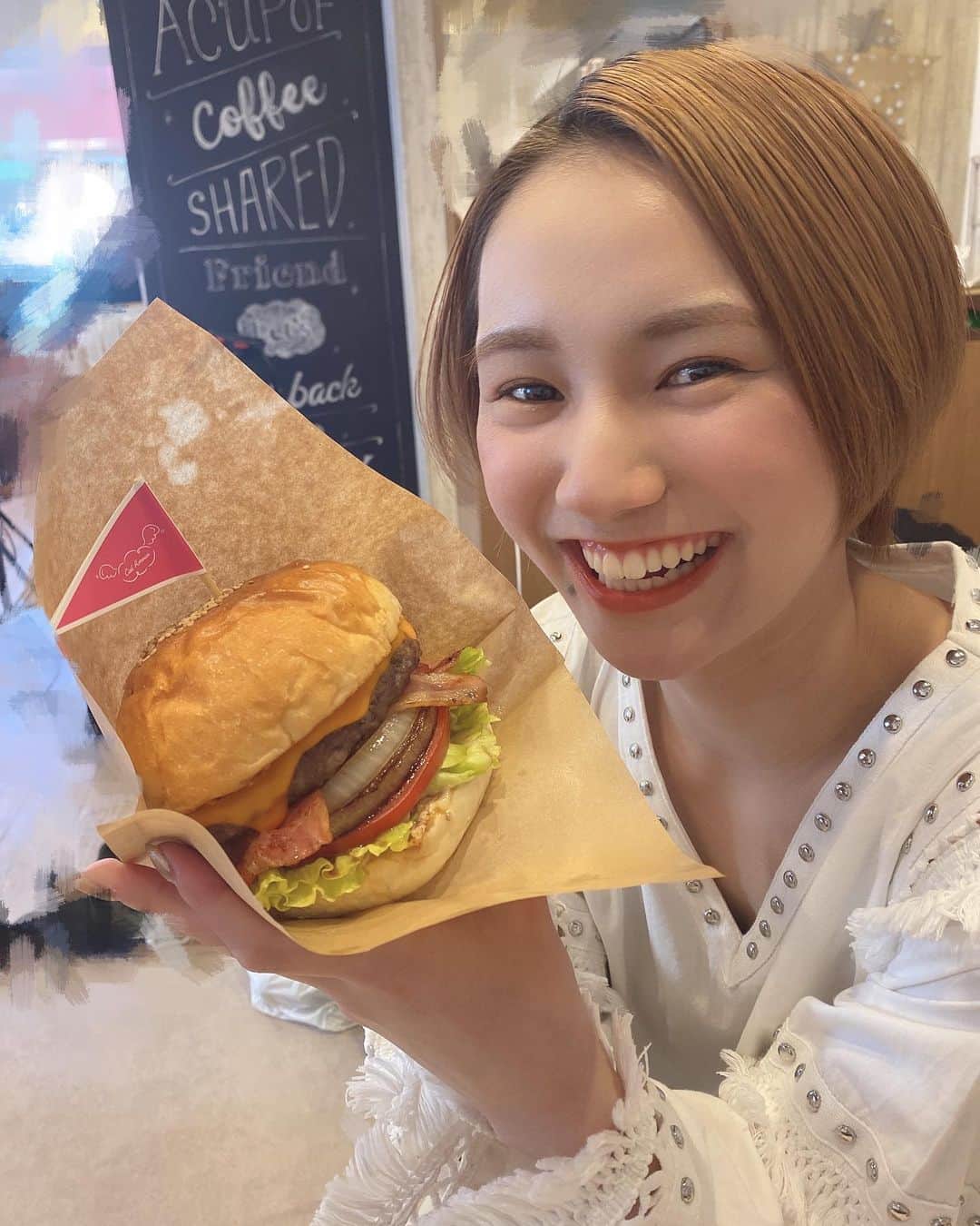 工藤菫のインスタグラム：「Ciel Amourさんのハンバーガー🍔🍔🤎🤎  美味しすぎてほっぺたおちました！！！！！！！！！！！  皆さんもぜひ！！！🤩🤩🤎🤎🤎🤎🤎🤎🤎  #cielamour  #アプガ」