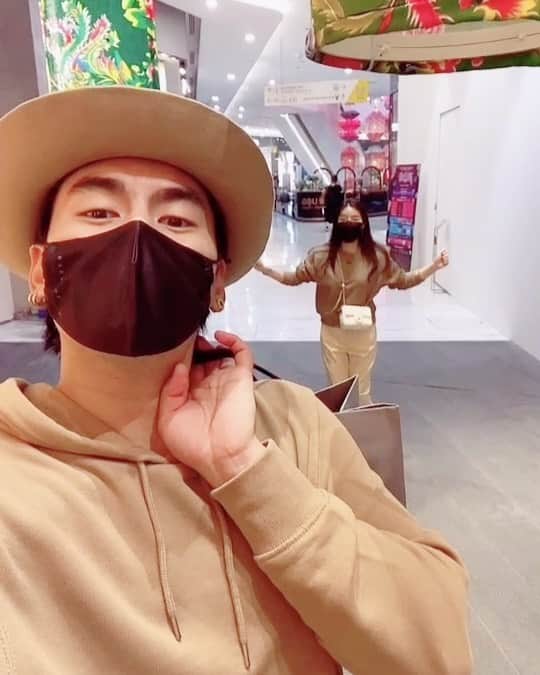 GYEON SEOのインスタグラム：「_* next shop please 😂 . . อยากใช้เพลงนี้ตลอดๆ 🤪 @hunz_iph  #hunzgmemo」