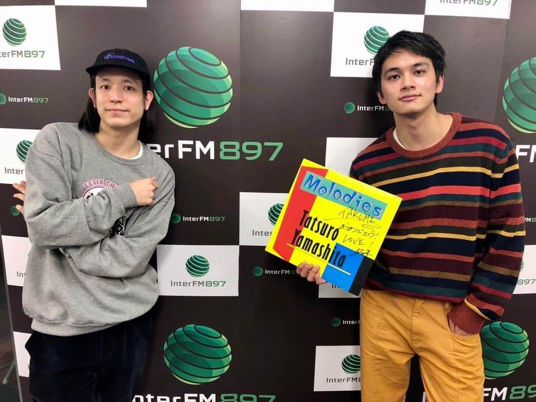 のインスタグラム：「本日も @interfm897 "Mint Juice Radio"ご聴取ありがとうございました。  匠海と音楽話や懐かし話ができてとてもとても楽しかったです。  以下オンエア曲📻(なかなかハードコア)  ①DISH// / 僕らが強く。 ②Zazen Boys / 自問自答 ③面影ラッキーホール / 好きな男の名前腕にコンパスの針でかいた ④山下達郎 / BLUE MIDNIGHT  また来週もたくみ回です。ご贔屓にどうぞ。  #mint897 #InterFM897」