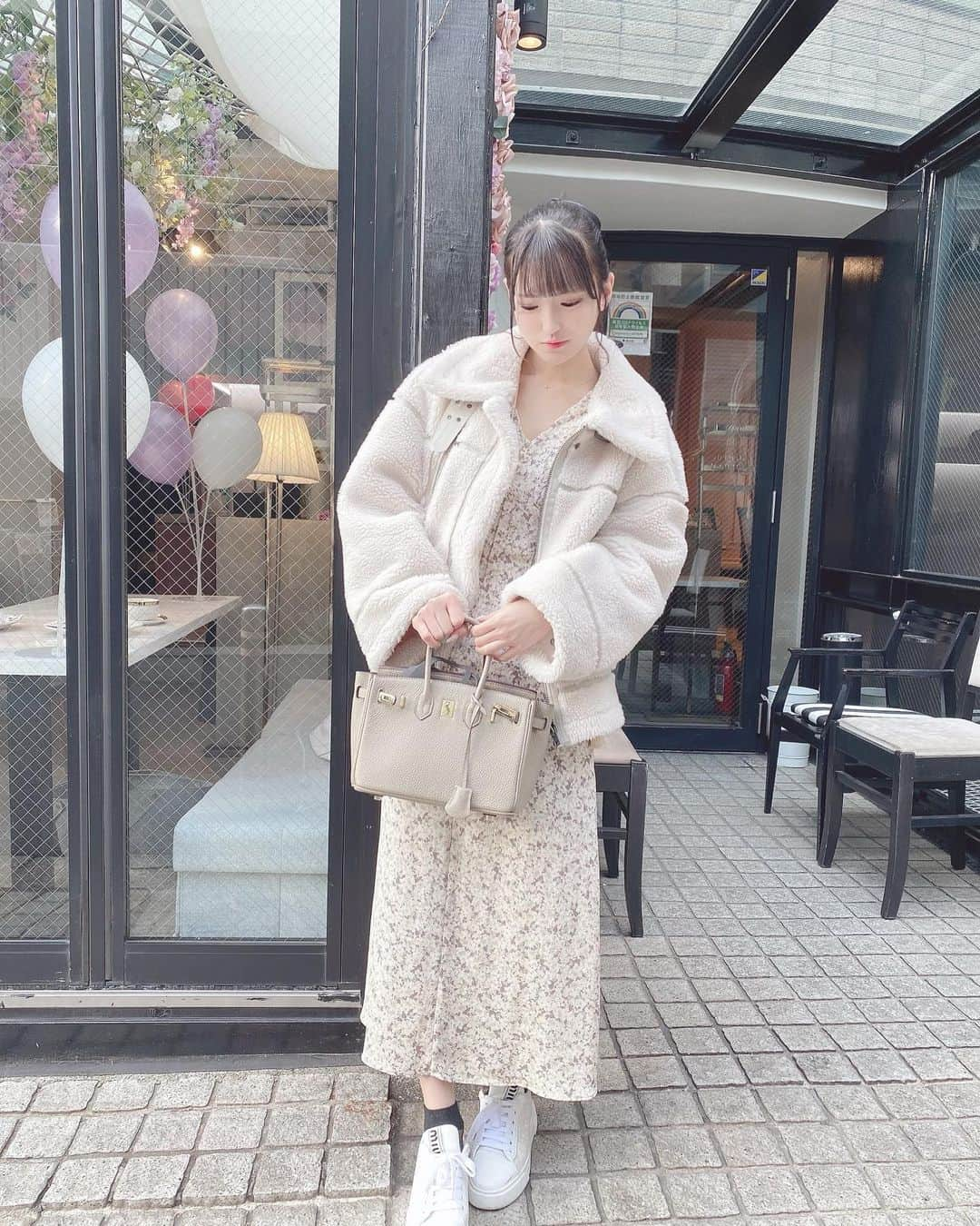 森平莉子さんのインスタグラム写真 - (森平莉子Instagram)「🐇🐇﻿ ﻿ ﻿ あったかかったから春服きちゃった〜🍃🌸﻿ ﻿ 今年は大人っぽくなります…！﻿ ﻿ ﻿ ﻿ アウター、ワンピース ♡ #snidel  シューズ ♡ #miumiu﻿ ﻿ ﻿ ﻿ ﻿ ﻿ #スナイデル #ウサギオンライン #160cmコーデ #春服 #ビッグシュシュ #全身コーデ #コーデ #code #着画 #きれいめコーデ #スニーカーコーデ #fashion #followme #fashionmodel #fashionstyle #fashionista #coordinate #ootd  #fff #lfl #instagood」2月9日 20時44分 - licojasmine2000