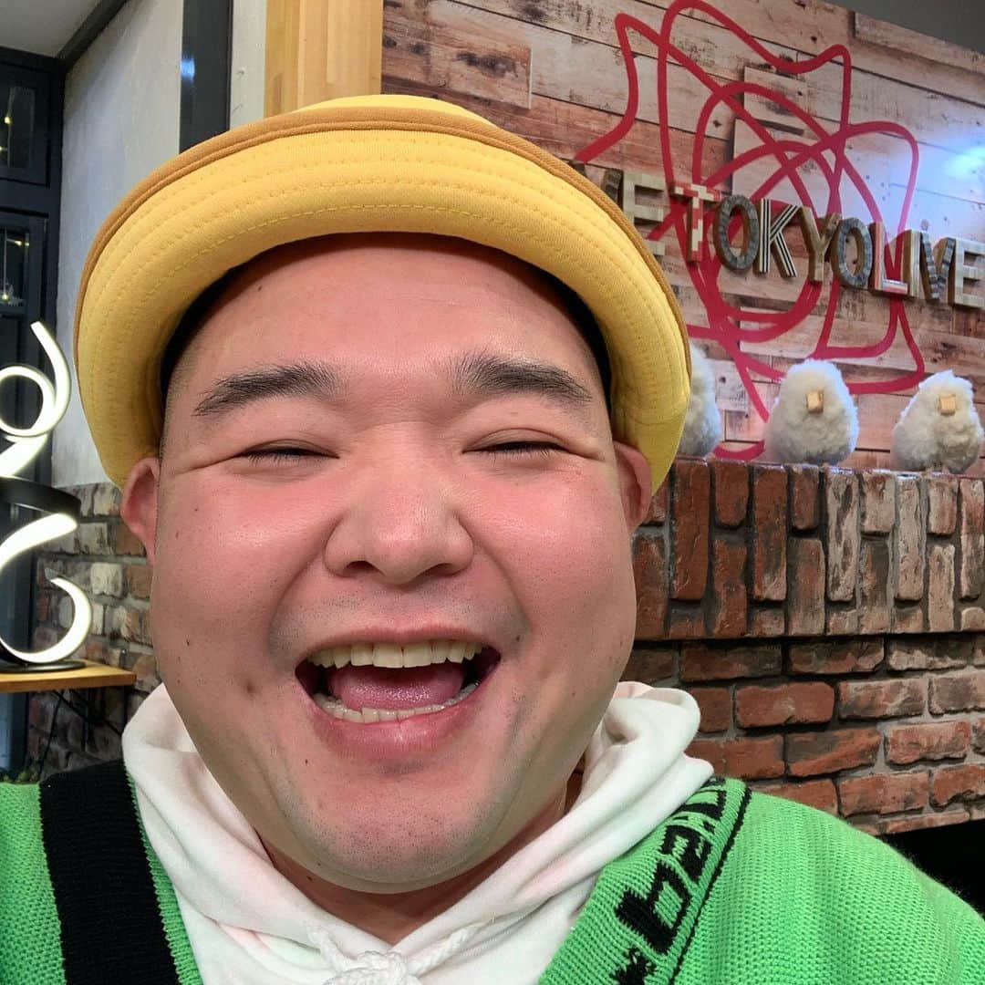 内山信二のインスタグラム：「これからバラダン🌹観てね〜  #バラいろダンディ  #内山信二」