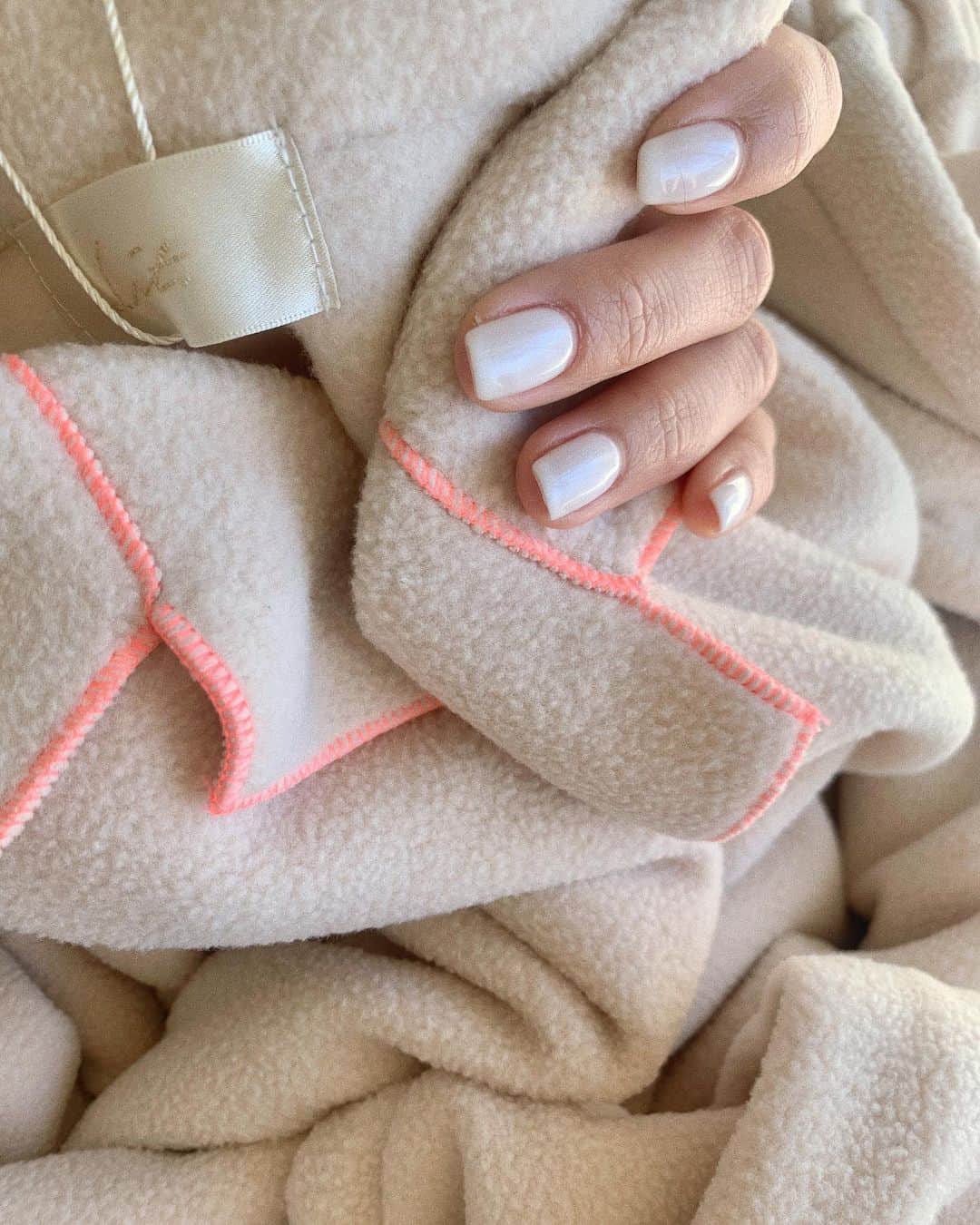 中谷愛のインスタグラム：「new nailと new room wear🌛..お楽しみに✨ #lit.」