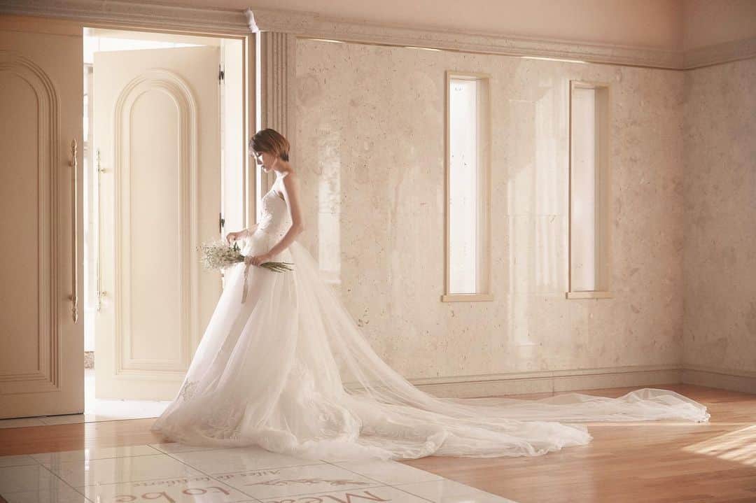 サキのインスタグラム：「.  #atelier_nir #アトリエ•ニー #hkwedding_otd #韓国風フォト #韓国ウェディング #フォトウェディング #日比谷花壇 #ブライダル撮影」