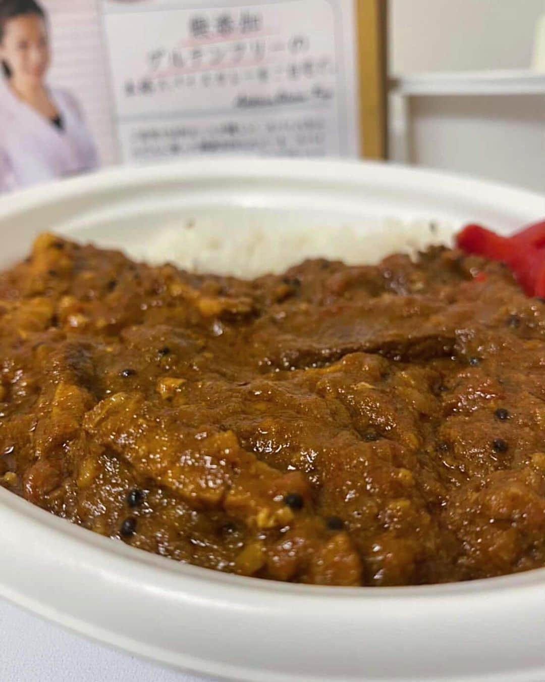 karen okajimaさんのインスタグラム写真 - (karen okajimaInstagram)「ㅤㅤㅤ  こちらのカレーが美味しいと聞いて、、 Uberにあったから早速注文してみた🍛  ポークのあいがけWカレーを 食べたんやけどとっても美味しかった🎵  tablepostというサイトで 通販商品も購入できるみたいだよ🤗💓  #一条もんこ先生のカレー診療所 #一条もんこ先生  #一条もんこ先生のカレー #ポークのあいがけカレー #UberEATS #ウーバーイーツ #tablepost #お取り寄せグルメ #テイクアウトグルメ」2月9日 20時55分 - karenokajima0318