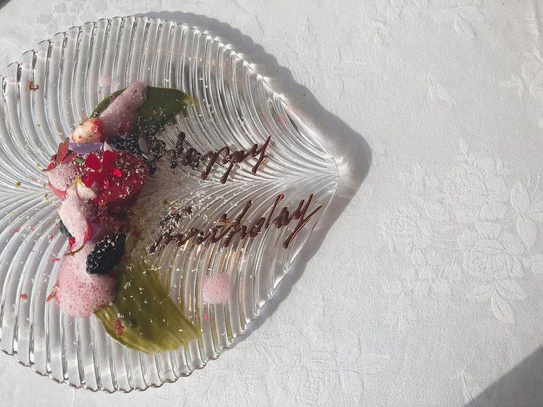 yuu__aaaのインスタグラム：「. . お誕生日のお祝いしていただきました🎂 . . . #birthday#スイーツ#ケーキ#cake#happybirthday」