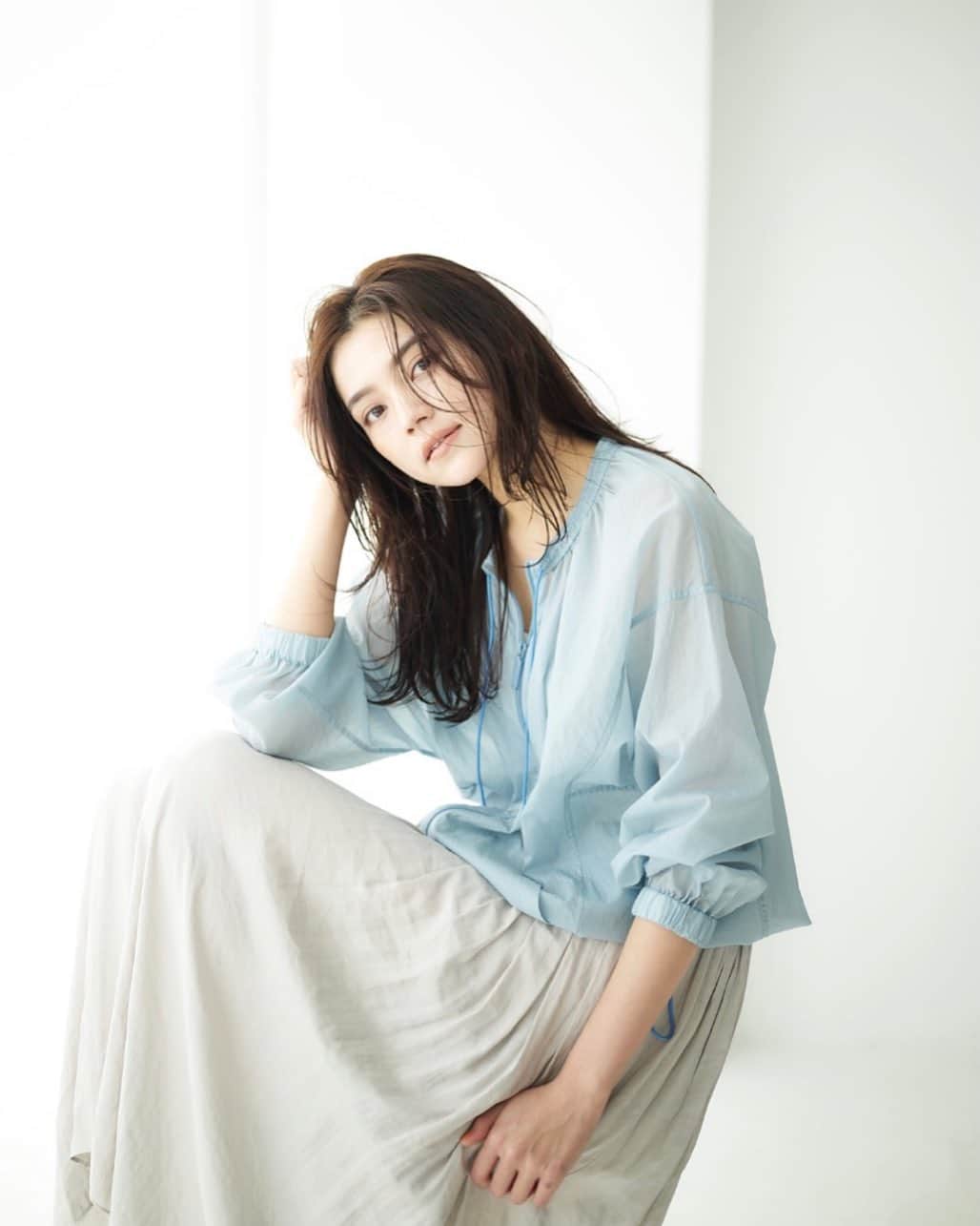 高原愛のインスタグラム：「今日も一日お疲れ様でした🥰今日は飲みたい気分だから赤ワイン🍷ほどほどに飲みます😋✨私、お酒好きなんですよね☺️🍷✨ 皆さまも良い一日だったかなぁ？♬私はいい日でしたよん😌💕✨」