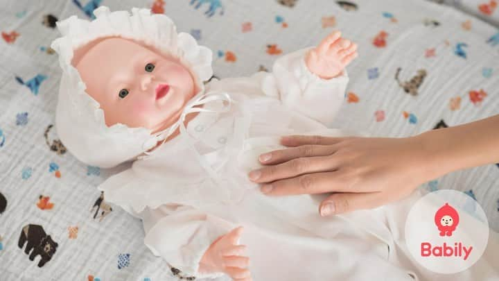 Babily[ベイビリー]-育児が楽しくなる動画サービスのインスタグラム：「. 【ベビーグッズ】 生まれたての赤ちゃんを華やかに包む！セレモニードレス２点セット  生まれたての赤ちゃんを華やかに包む！ コットン100%のセレモニードレス紹介の再投稿です🌟  退院やイベント事はもちろん、新生児ツーウェイオールは普段着としても便利！  コットン100%で赤ちゃんのお肌にも優しいセレモニードレスですよ〜✨  【商品名】 「ベビー セレモニードレス 2点SET 帽子付 ベビードレス」  【サイズ】 ※50-70センチ  【価格】  ¥3,278（税込）  【URL】 https://item.rakuten.co.jp/platinum-baby/31523/  ———————————— 子育てに関わるすべての人を笑顔に。 管理栄養士監修の離乳食レシピや、手作りグッズの作り方など育児ノウハウを配信しています。 ————————————  #新米ママ#新米パパ#新米パパママ#男の子ママ#女の子ママ#育児#育児グッズ#幼児グッズ#育児便利品#ベビーグッズ#ベビーグッズ準備#べビー用品#育児ママ#育児パパ#子育て#赤ちゃん#Babily#babily#babilyjp#ベイビリー#子供のいる生活#赤ちゃんのいる生活#子供のいる暮らし#赤ちゃんのいる暮らし #ツーウェイオール #セレモニードレス」