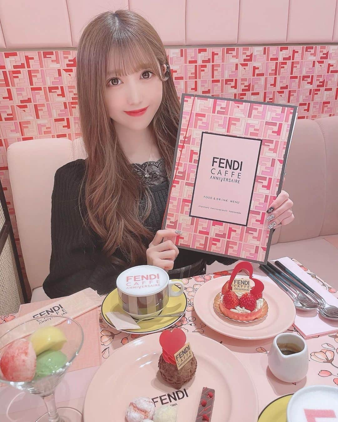 田口未彩さんのインスタグラム写真 - (田口未彩Instagram)「❤︎  FENDIカフェ☕️ やっとこいけたの！  店内もメニューも 全部可愛くて美味しかった、、！  1時間くらい並んだけどおすすめ！！！  #fendi #fendicafe #フェンディ　#フェンディカフェ　#カフェ　#表参道カフェ　#カフェ巡り　#アイドル　#ピンク　#ヘアアレンジ　#ヘアカラー　#巻き髪　#ケーキ」2月9日 21時00分 - miiro_taguchi