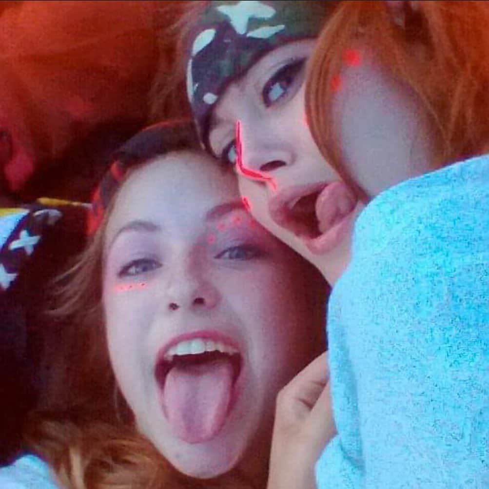 エラ・パーネルのインスタグラム：「Happy birthday to my ride or die from day one. You are the best human the world has to offer and every day with you is a god damn delight. You are family to me!!! (arguably the better daughter to my mum). I just will never get over how lucky I am to know you, let alone call you my best friend. Basically, you’re the best and I want to be you when I grow up!!!!! Words won’t ever do this kind of love justice, so here’s some horrendous throwbacks instead. Xxx❤️」