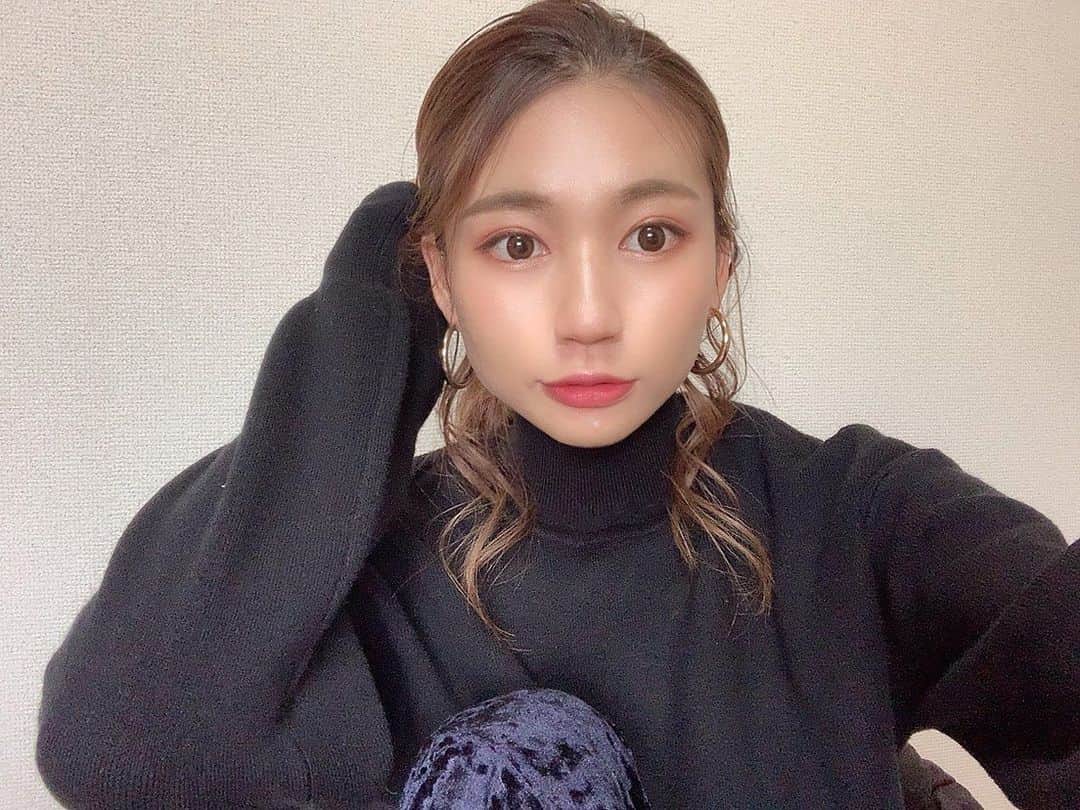 近藤美月のインスタグラム：「﻿ ﻿ ﻿ おうちmake 🤍💄﻿ ﻿ ﻿ ﻿ ﻿ ﻿ ﻿ ﻿  ﻿ #サロンモデル#関西サロンモデル#フリーモデル#関西フリーモデル#ポートレート#サロモ#関西サロモ#写真好きな人と繋がりたい#撮影依頼募集中#ヘアメイク#おしゃれさんと繋がりたい#フォロバ返し#関西サロモ#撮影依頼受付中#関西モデル#被写体モデル#関西被写体#京都サロンモデル#京都サロン#大阪サロンモデル#大阪サロンモデル募集 #簡単メイク術#みつきメイク#ラメアイシャドウ」