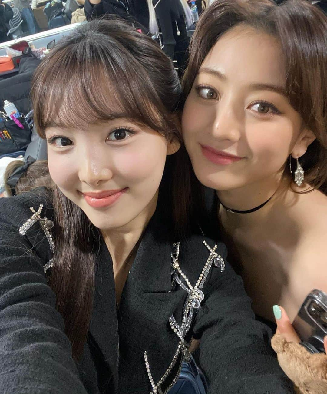 ジヒョさんのインスタグラム写真 - (ジヒョInstagram)「the nahyo selfies are the best thing to ever happen i think🤔 my top two... they did it for me👭」2月9日 21時12分 - jypjihyo