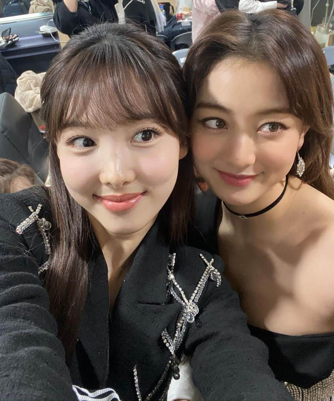 ジヒョさんのインスタグラム写真 - (ジヒョInstagram)「the nahyo selfies are the best thing to ever happen i think🤔 my top two... they did it for me👭」2月9日 21時12分 - jypjihyo