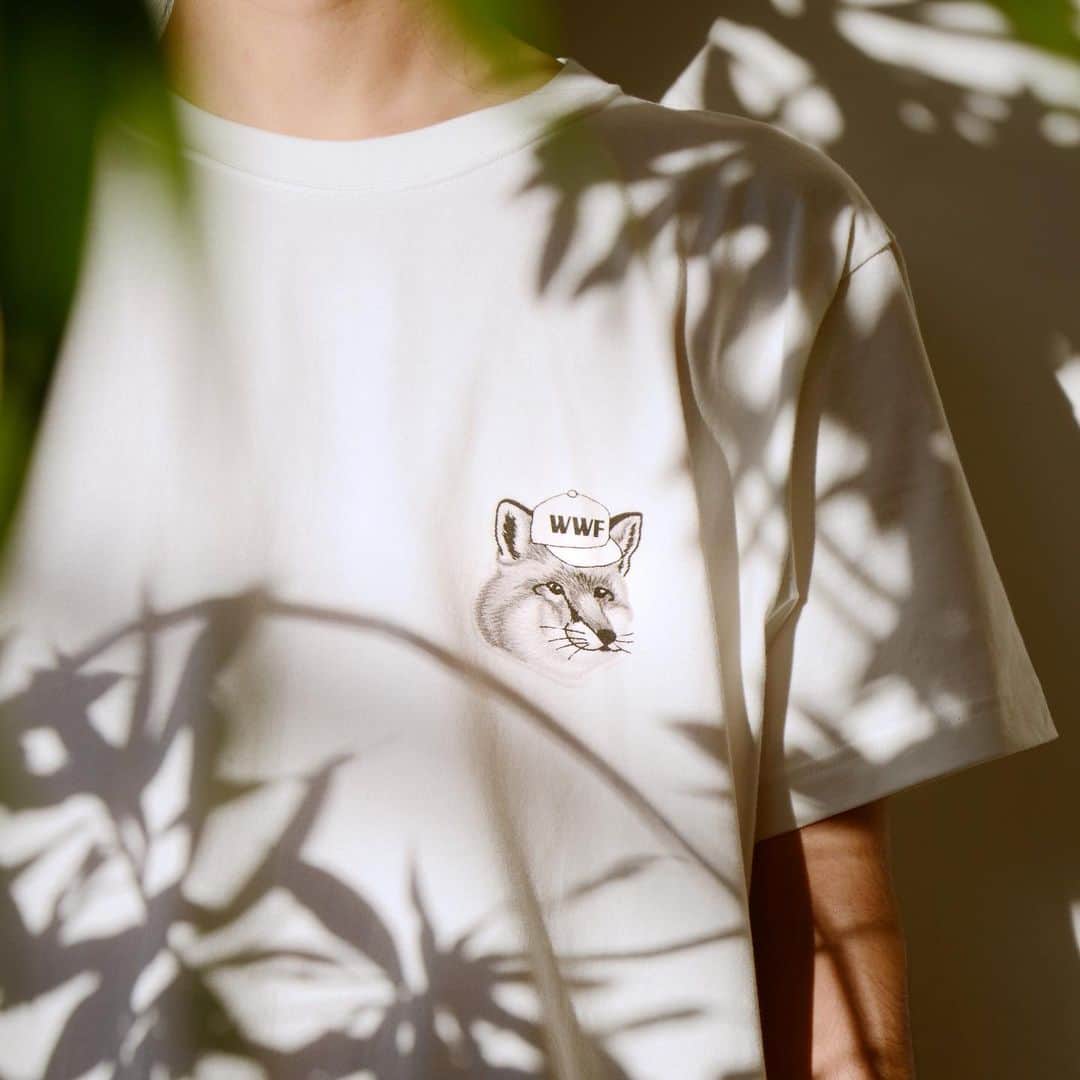 SPRiNGさんのインスタグラム写真 - (SPRiNGInstagram)「昨年数時間で完売するほど大人気だった”TRUECOTTON” ×〈Maison Kitsuné〉のコラボレーションエコバッグ。第2弾はTシャツが限定で登場！😍 〈Maison Kitsuné〉のアイコン「Fox Head」のワンポイントがかわいい！ シンプルなデザインなのでどんな服にも合いそうだから、ヘビロテ決定です🙋‍♀️ 売上の一部は、WWFジャパンによる動物・自然を守る活動や地球温暖化の防止を目指した活動などの支援に使われるそう。 かわいいTシャツをゲットできて、環境保護への貢献ができるなんて素敵！！  発売中  #TRUECOTTON#MaisonKitsuné#オーガニックコットン#Tシャツ#サステナブル#ファッション#スプリング#アシスタントエディターT#編集部員の欲しいアレコレ」2月9日 21時09分 - spring_tkj