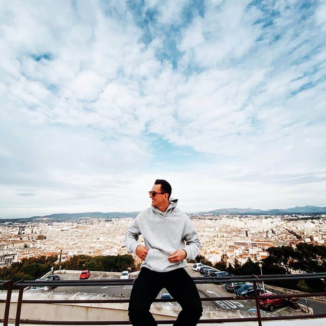 アルカディウシュ・ミリクのインスタグラム：「Bonjour Marseille 😎😎」