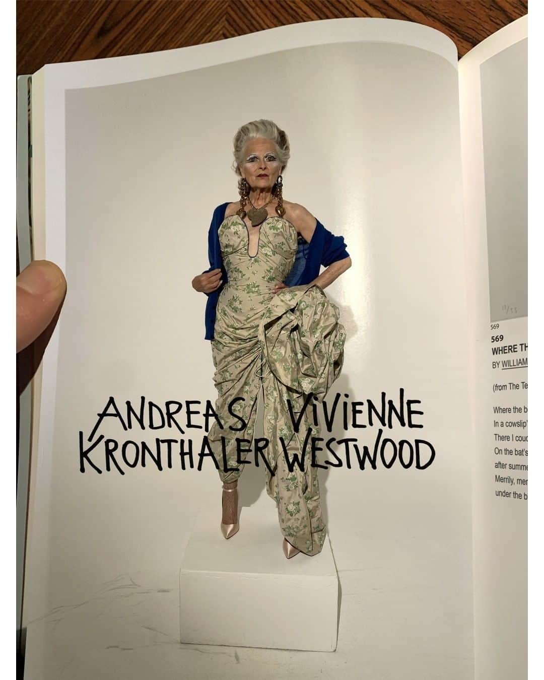 ヴィヴィアン・ウエストウッドさんのインスタグラム写真 - (ヴィヴィアン・ウエストウッドInstagram)「Vivienne Westwood 2021年春夏コレクションのキャンペーンビジュアルでは、Vivienne WestwoodとAndreas Kronthalerの2人がスタイリング、アートダイレクションを行いました。  #VWSS21 #AndreasKronthaler #VivienneWestwood #ヴィヴィアンウエストウッド」2月9日 21時15分 - viviennewestwoodjapan